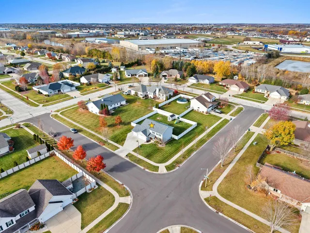 $379,900 | 2402 Old Ivy Road, De Pere, WI 54115