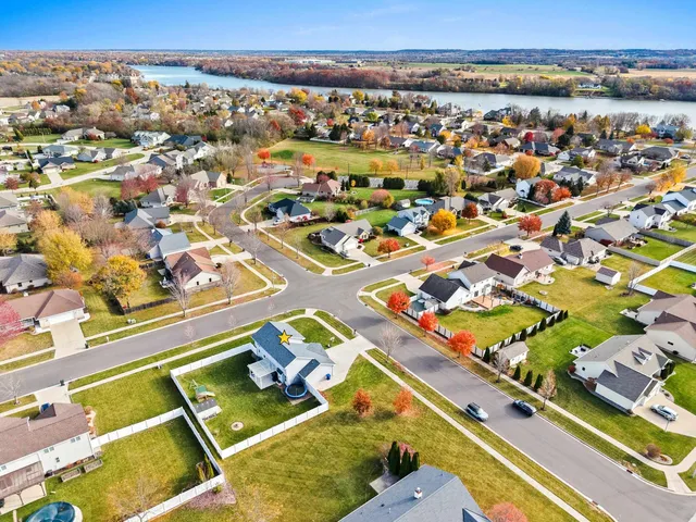 $379,900 | 2402 Old Ivy Road, De Pere, WI 54115