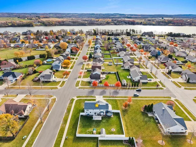 $379,900 | 2402 Old Ivy Road, De Pere, WI 54115