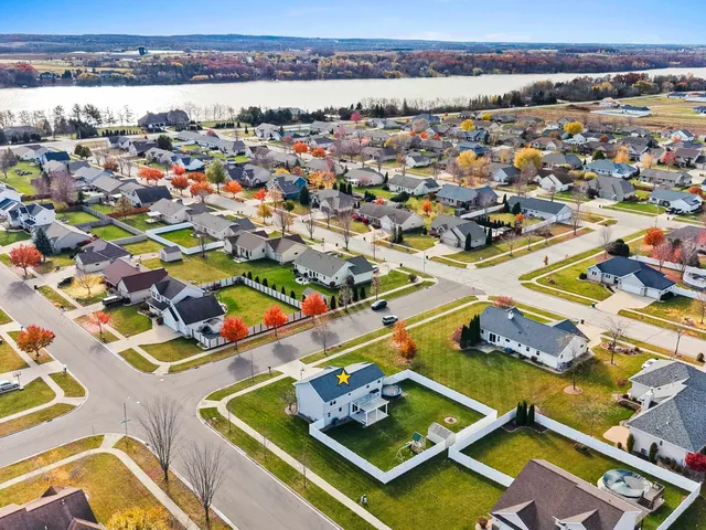 $379,900 | 2402 Old Ivy Road, De Pere, WI 54115