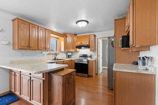 $379,900 | 2402 Old Ivy Road, De Pere, WI 54115