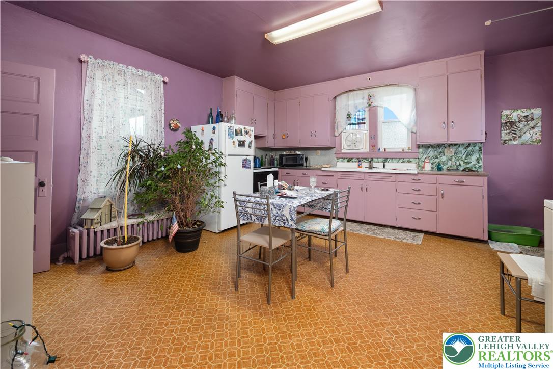 2401 Birch Street Wilson, PA 18042 - Photo 19 of 37 a room with furniture and a potted plant