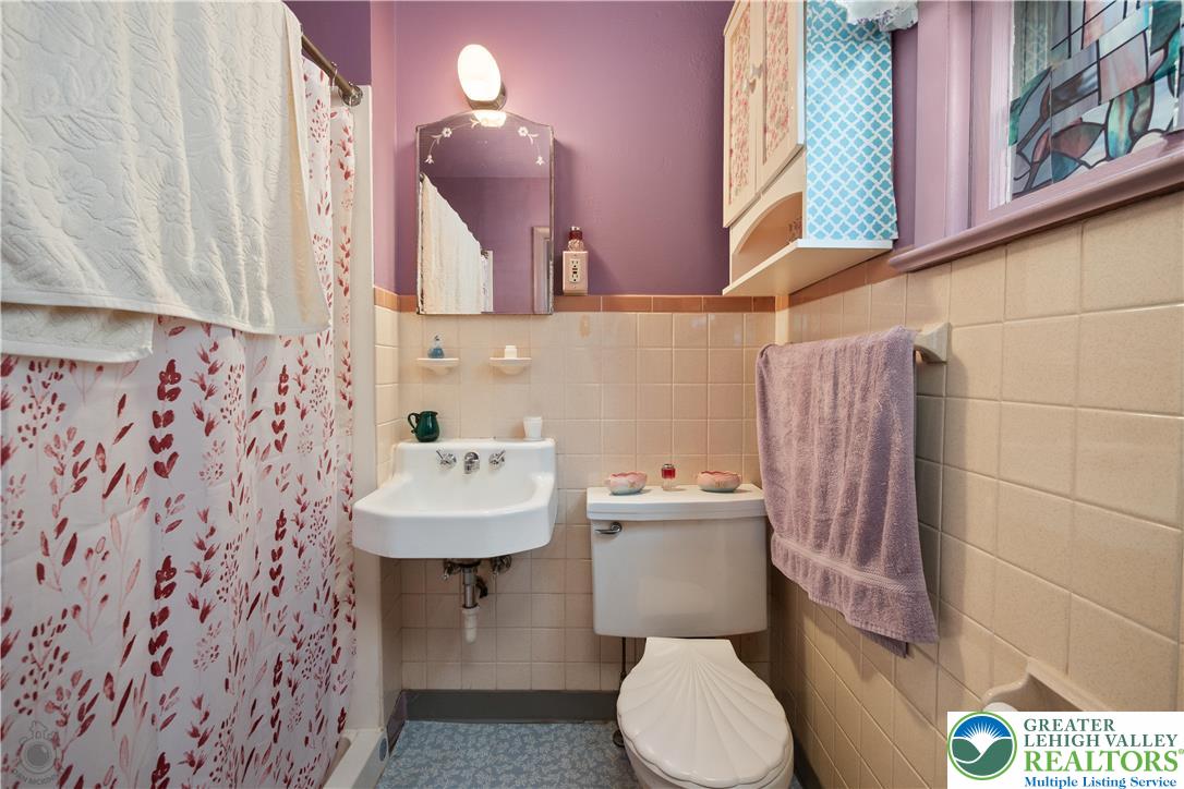 2401 Birch Street Wilson, PA 18042 - Photo 22 of 37 a bathroom with a sink toilet and mirror