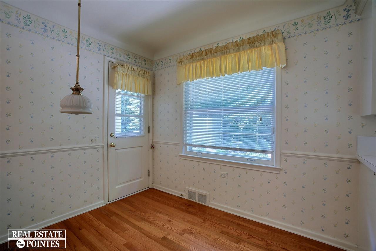 1680 Oxford Road Grosse Pointe Woods, MI 48236 - Photo 10 of 30