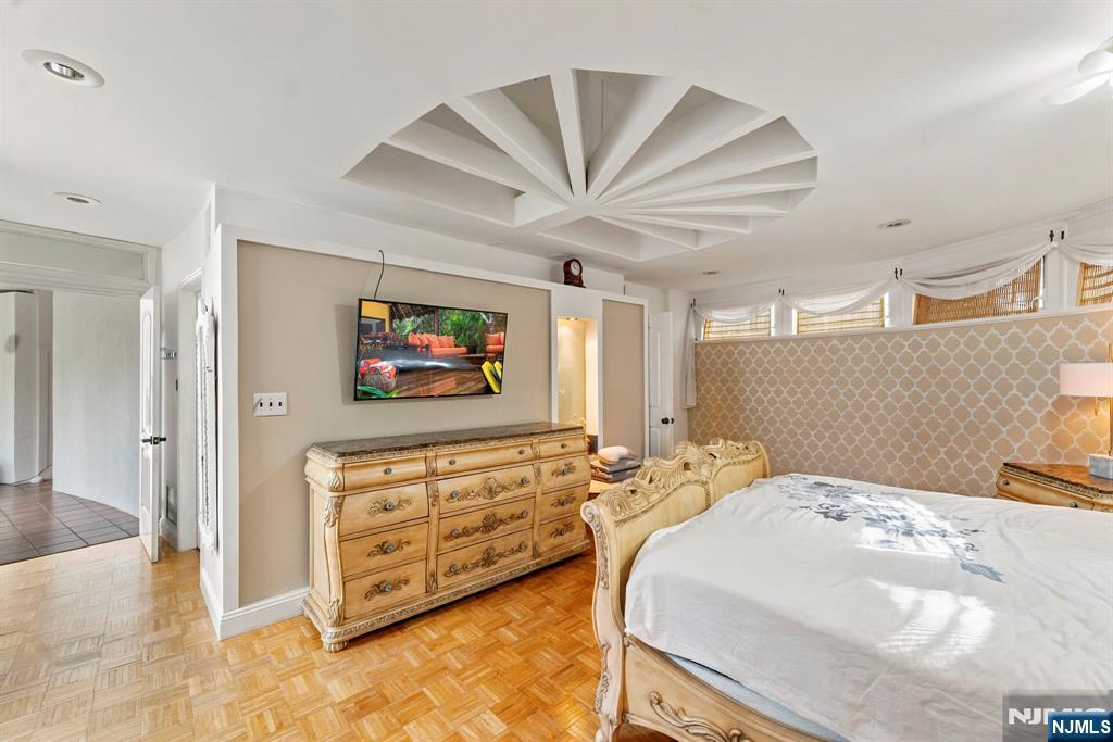 387 Spring Valley Road Paramus, NJ 07652 - Photo 20 of 50 Gallery Image 20