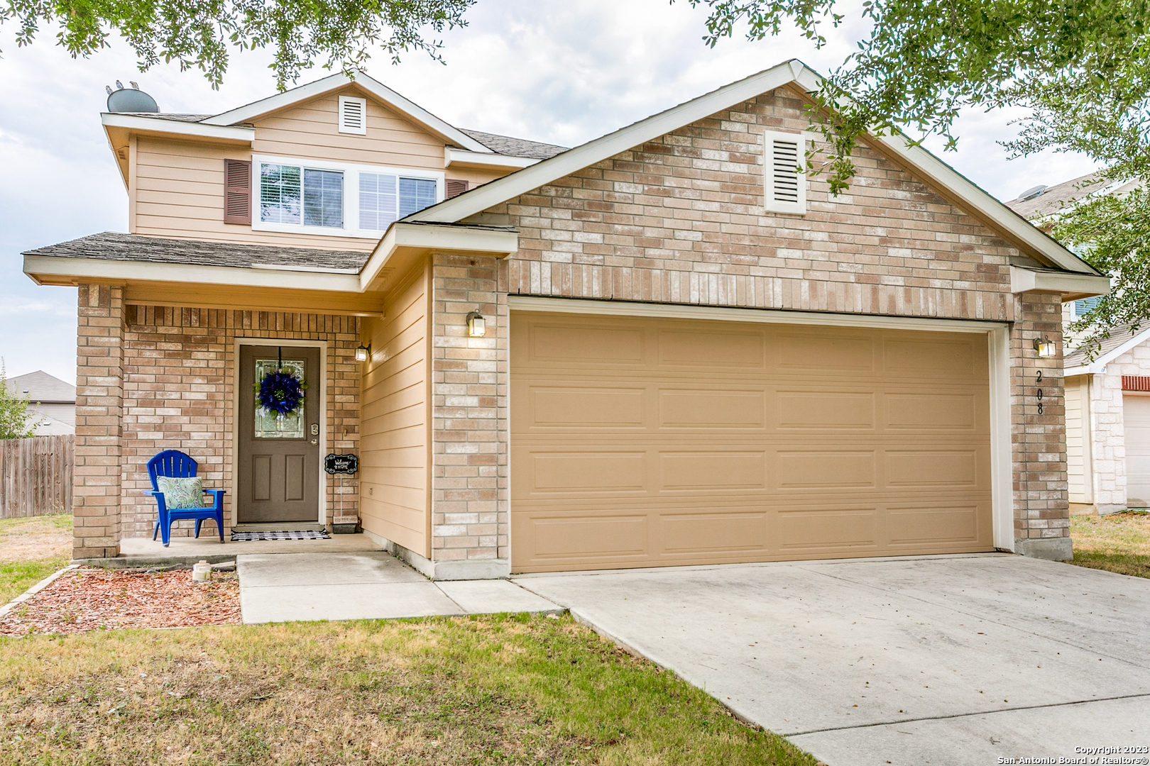 a view of a house with small yard