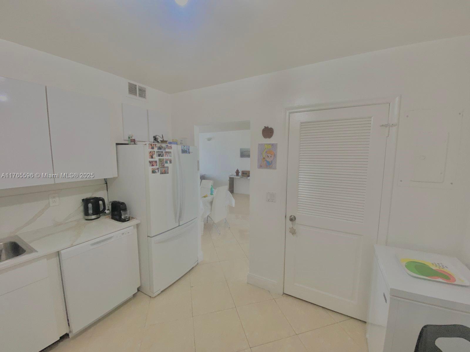 9801 Collins Avenue, Unit 8M Bal Harbour, FL 33154 - Photo 27 of 29 a bathroom with a bathtub sink and toilet