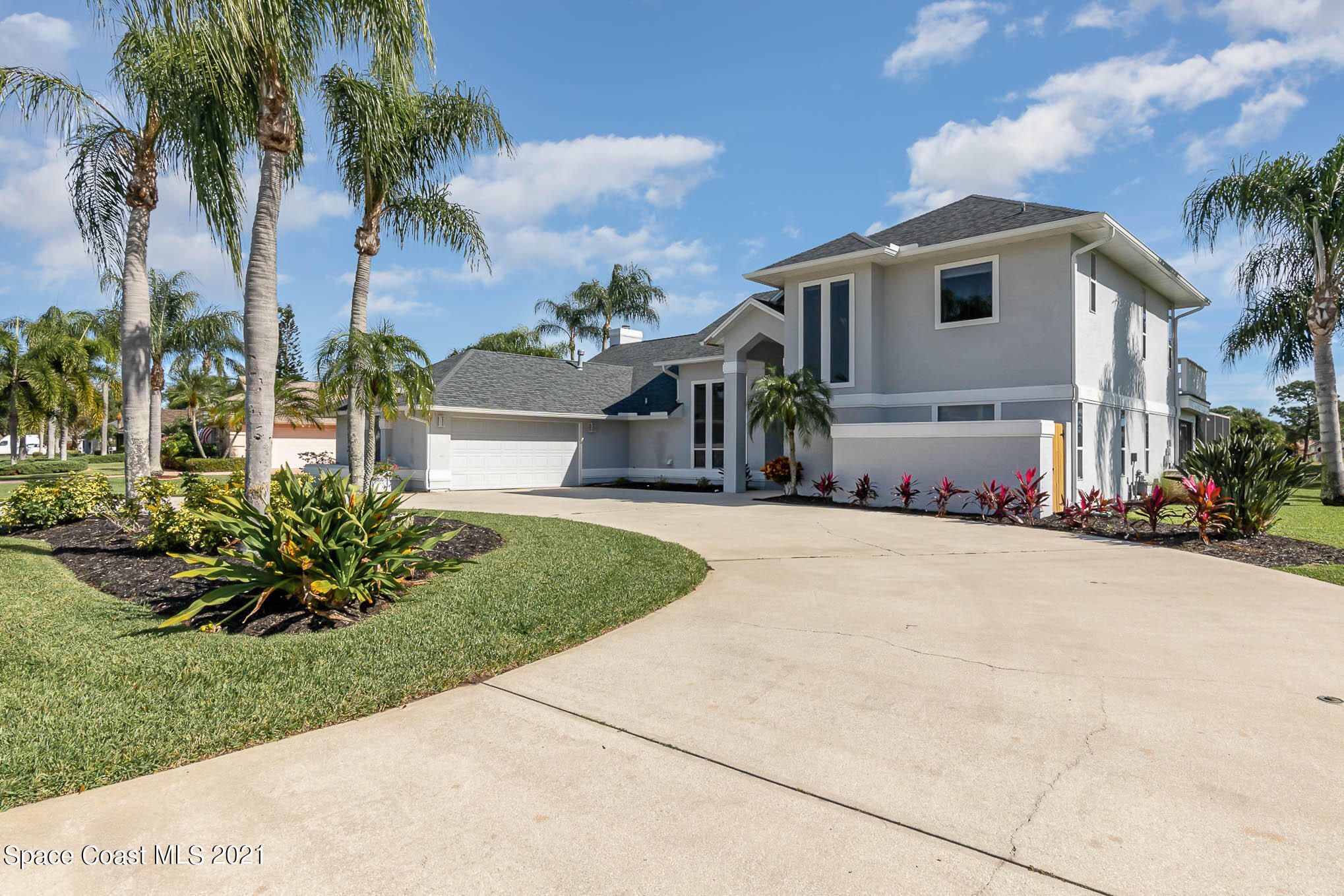 689 Spring Lake Drive Melbourne, FL 32940 - Photo 2 of 49 a front view of a house with a garden