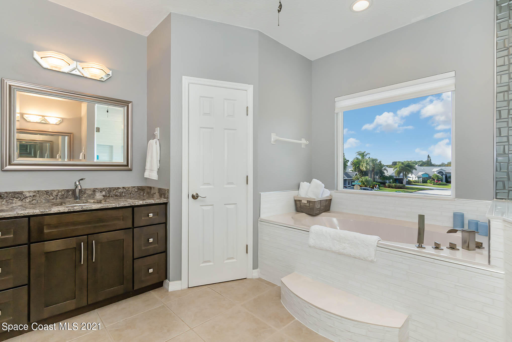 689 Spring Lake Drive Melbourne, FL 32940 - Photo 40 of 49 a bathroom with a sink a toilet and a bathtub