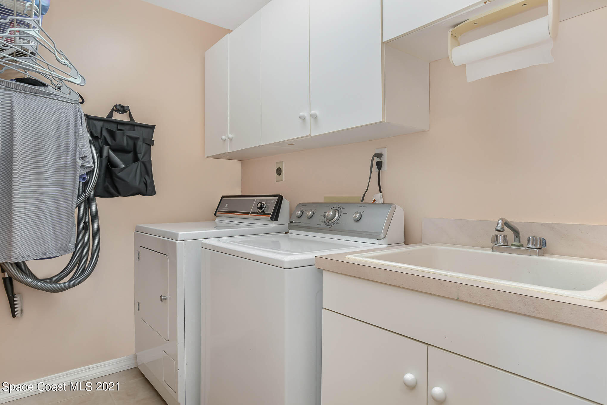 689 Spring Lake Drive Melbourne, FL 32940 - Photo 43 of 49 a utility room with dryer and washer