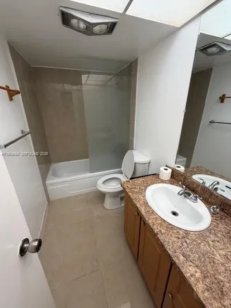 $2,250 | 319 Northeast 14th Avenue, Unit 607, Hallandale Beach, FL 33009