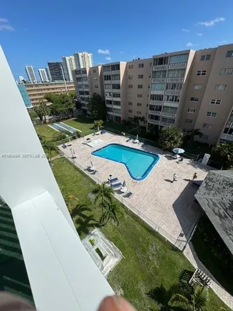 $2,250 | 319 Northeast 14th Avenue, Unit 607, Hallandale Beach, FL 33009