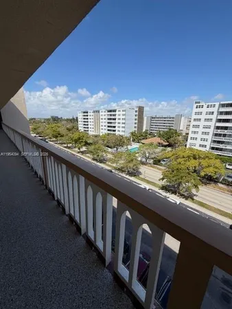$2,250 | 319 Northeast 14th Avenue, Unit 607, Hallandale Beach, FL 33009