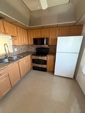 $2,250 | 319 Northeast 14th Avenue, Unit 607, Hallandale Beach, FL 33009