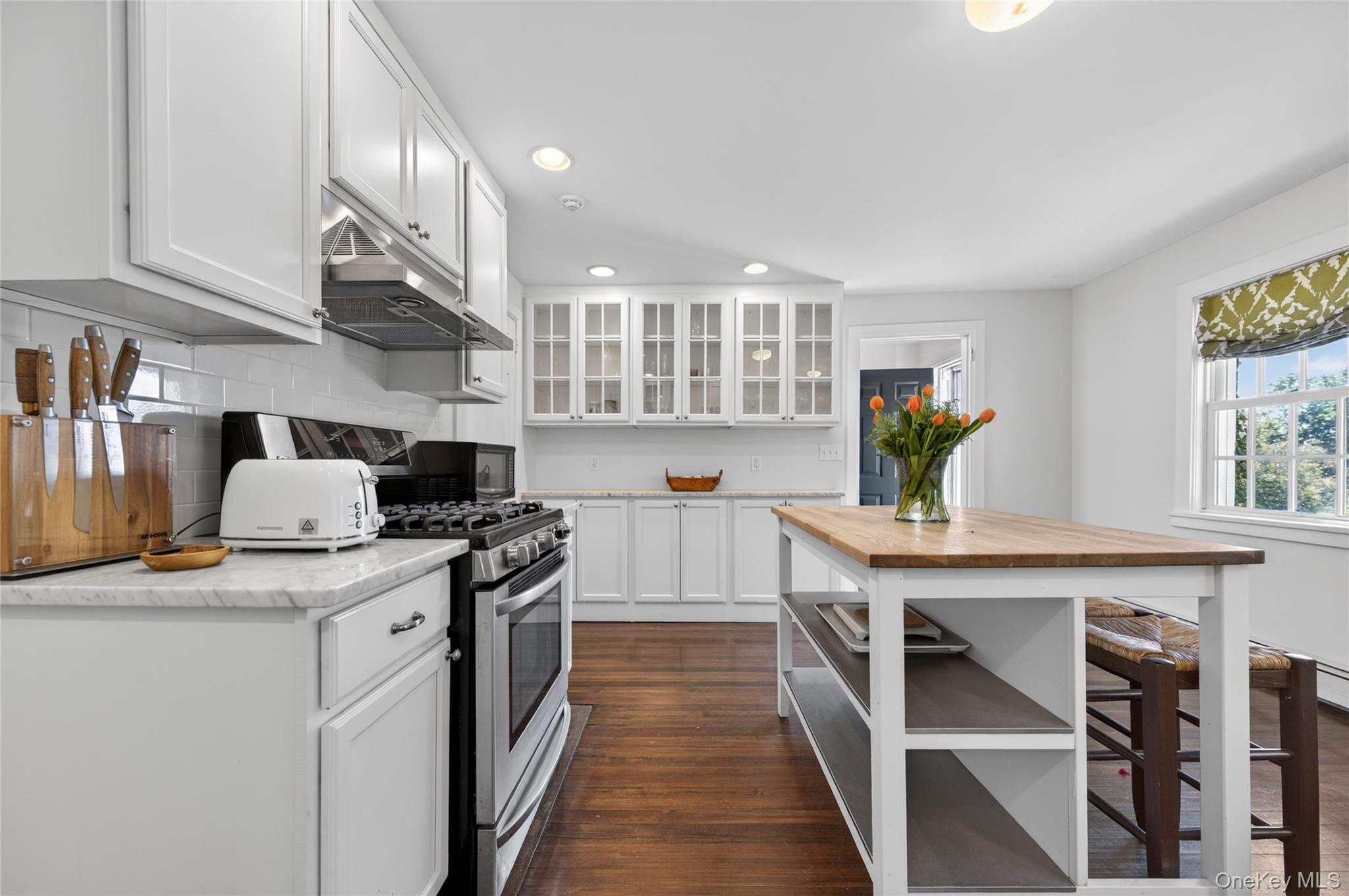 490 Duck Pond Road Locust Valley, NY 11560 - Photo 12 of 24 Gallery Image 12