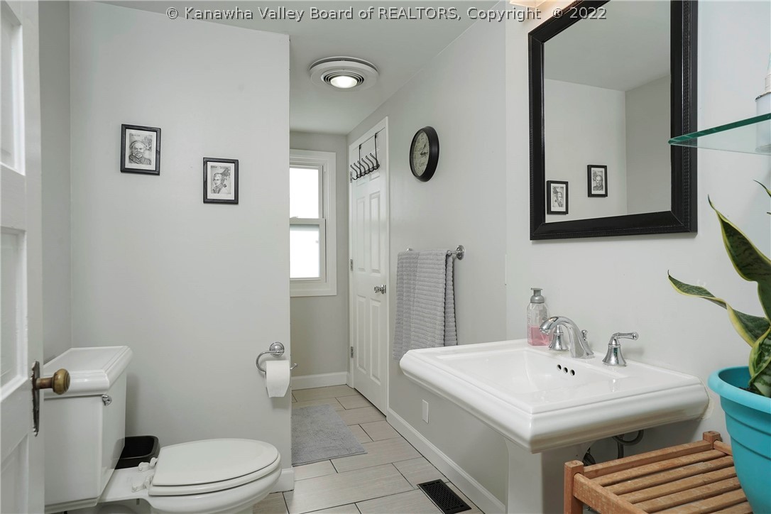 1102 Oakmont Road Charleston, WV 25314 - Photo 23 of 37 Gallery Image 23