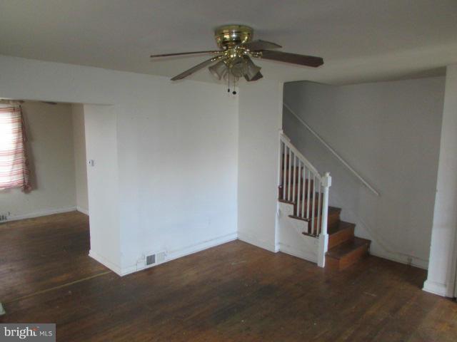 5038 Benning Road Southeast Washington, DC 20019 - Photo 3 of 28 Living Room