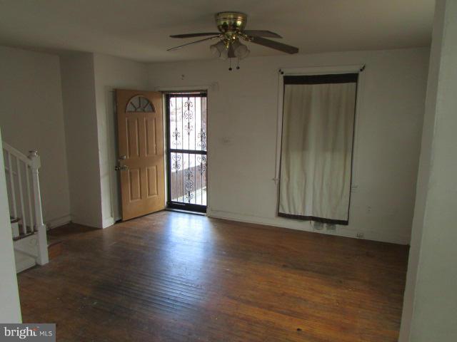 5038 Benning Road Southeast Washington, DC 20019 - Photo 4 of 28 Living Room