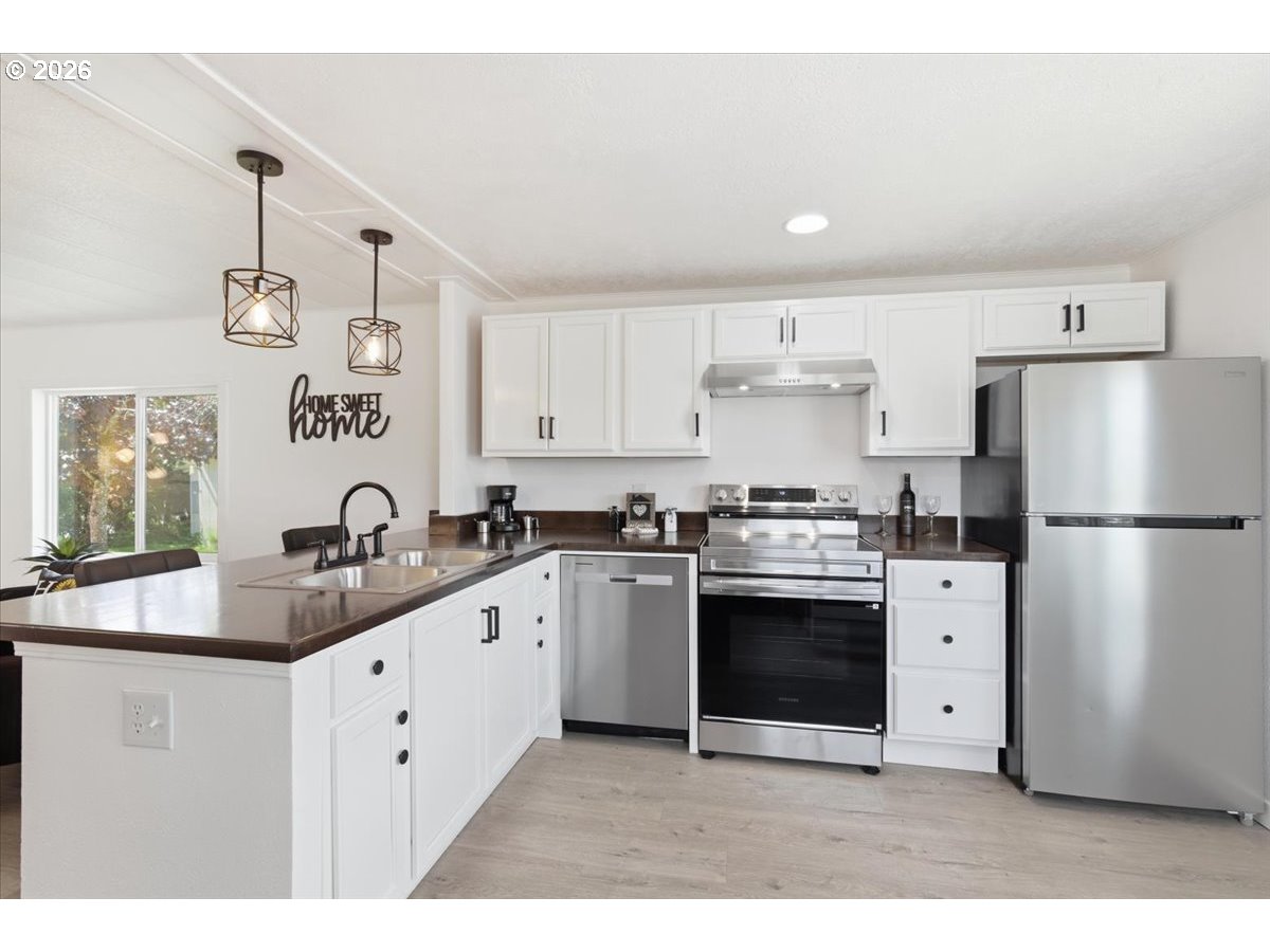 151 Edwards Road South, Unit 69 Monmouth, OR 97361 - Photo 2 of 33 Kitchen