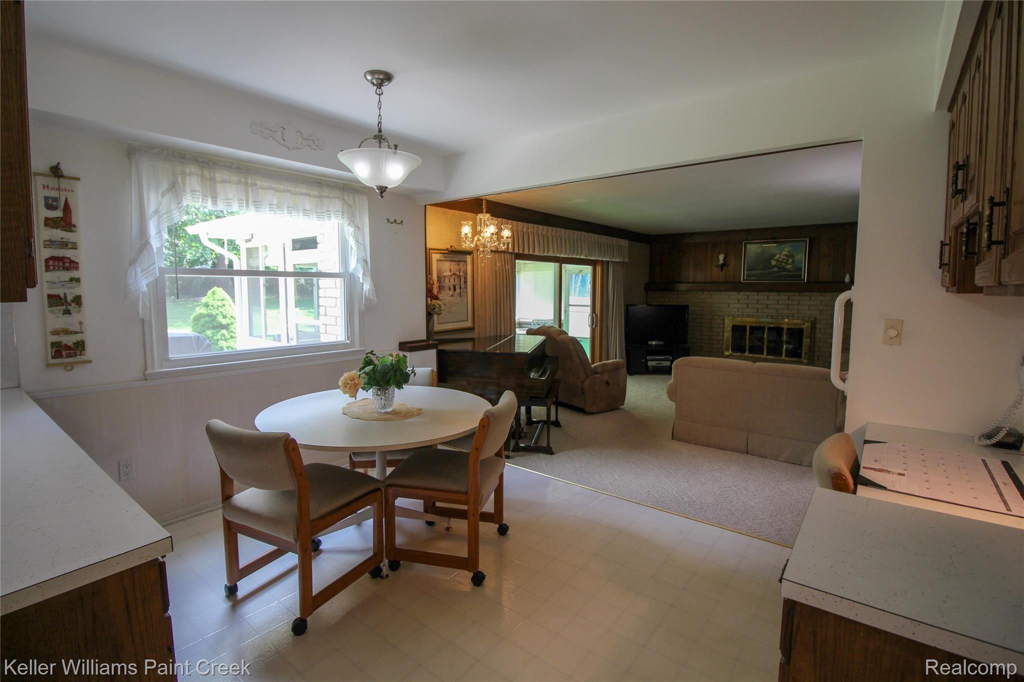 622 Bridgestone Drive Rochester, MI 48309 - Photo 9 of 45 622 Bridgestone Drive-14.jpg