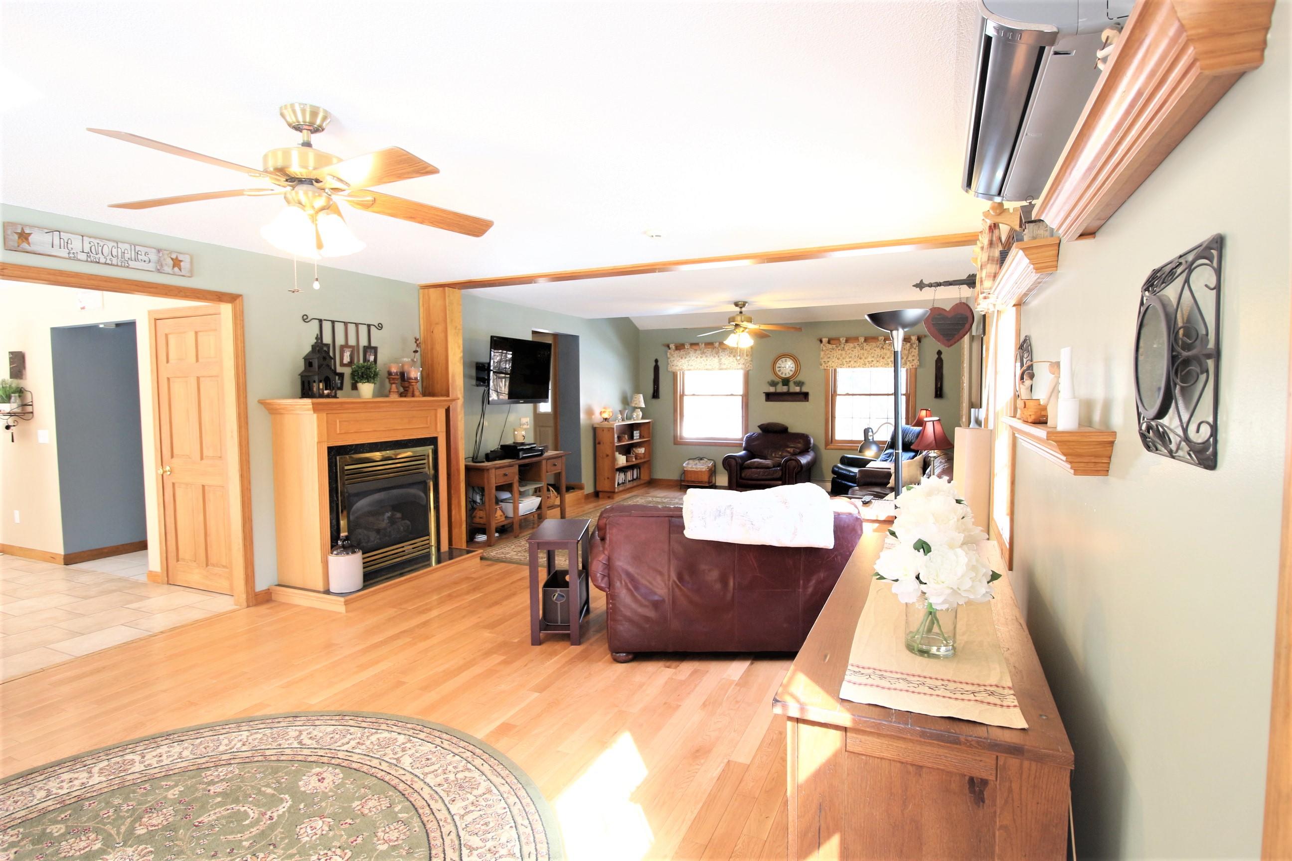 162 Spring Road Pittsfield, ME 04967 - Photo 18 of 58 Living room