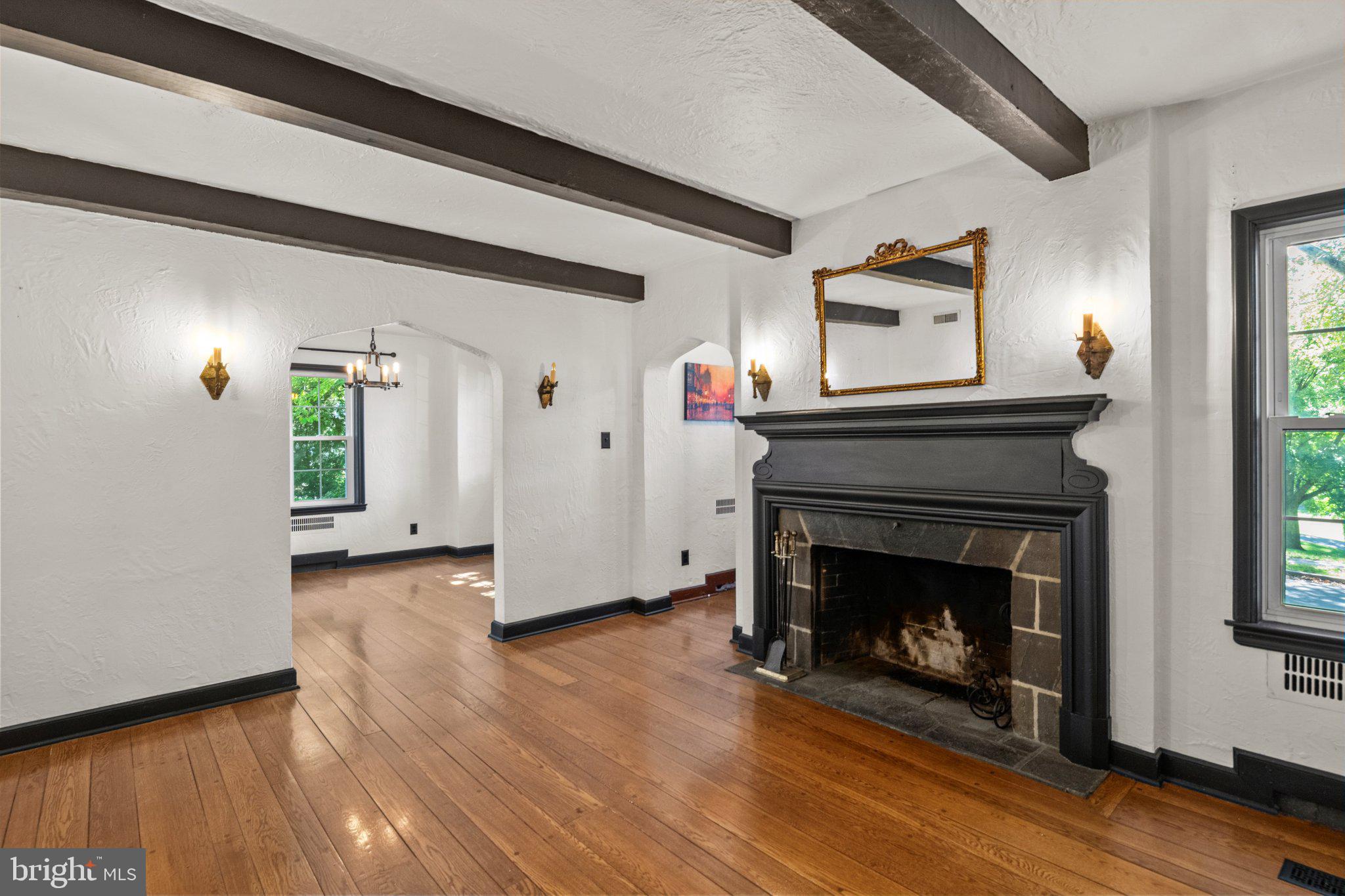 500 Sycamore Road Reading, PA 19611 - Photo 7 of 50 Living Room