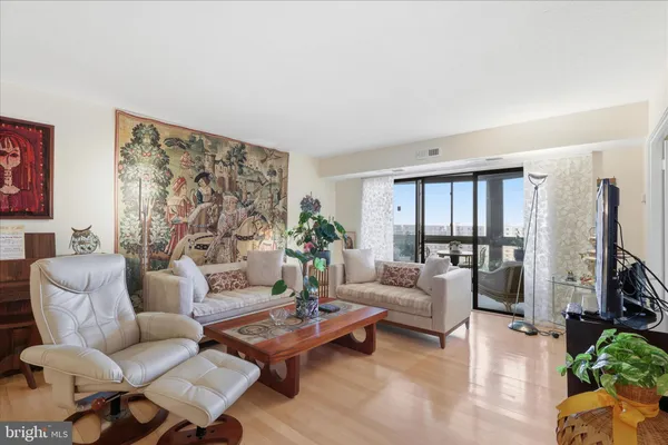 $495,000 | 8360 Greensboro Drive, Unit 1003, McLean, VA 22102