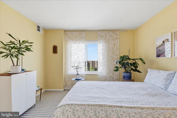 $495,000 | 8360 Greensboro Drive, Unit 1003, McLean, VA 22102