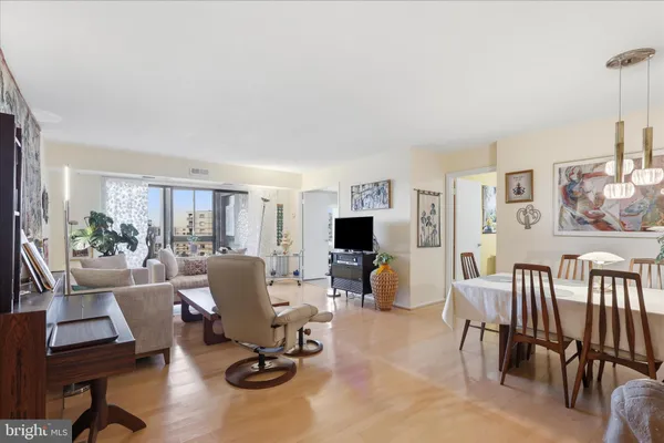 $495,000 | 8360 Greensboro Drive, Unit 1003, McLean, VA 22102