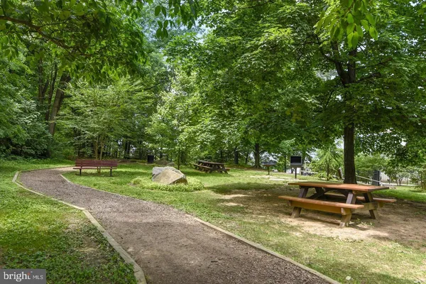 $495,000 | 8360 Greensboro Drive, Unit 1003, McLean, VA 22102