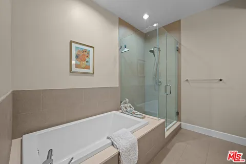 $788,000 | 1250 North Harper Avenue, Unit 414, West Hollywood, CA 90046
