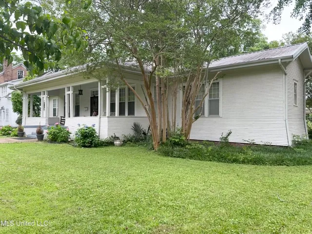 $175,000 | 1303 River Road, Greenwood, MS 38930