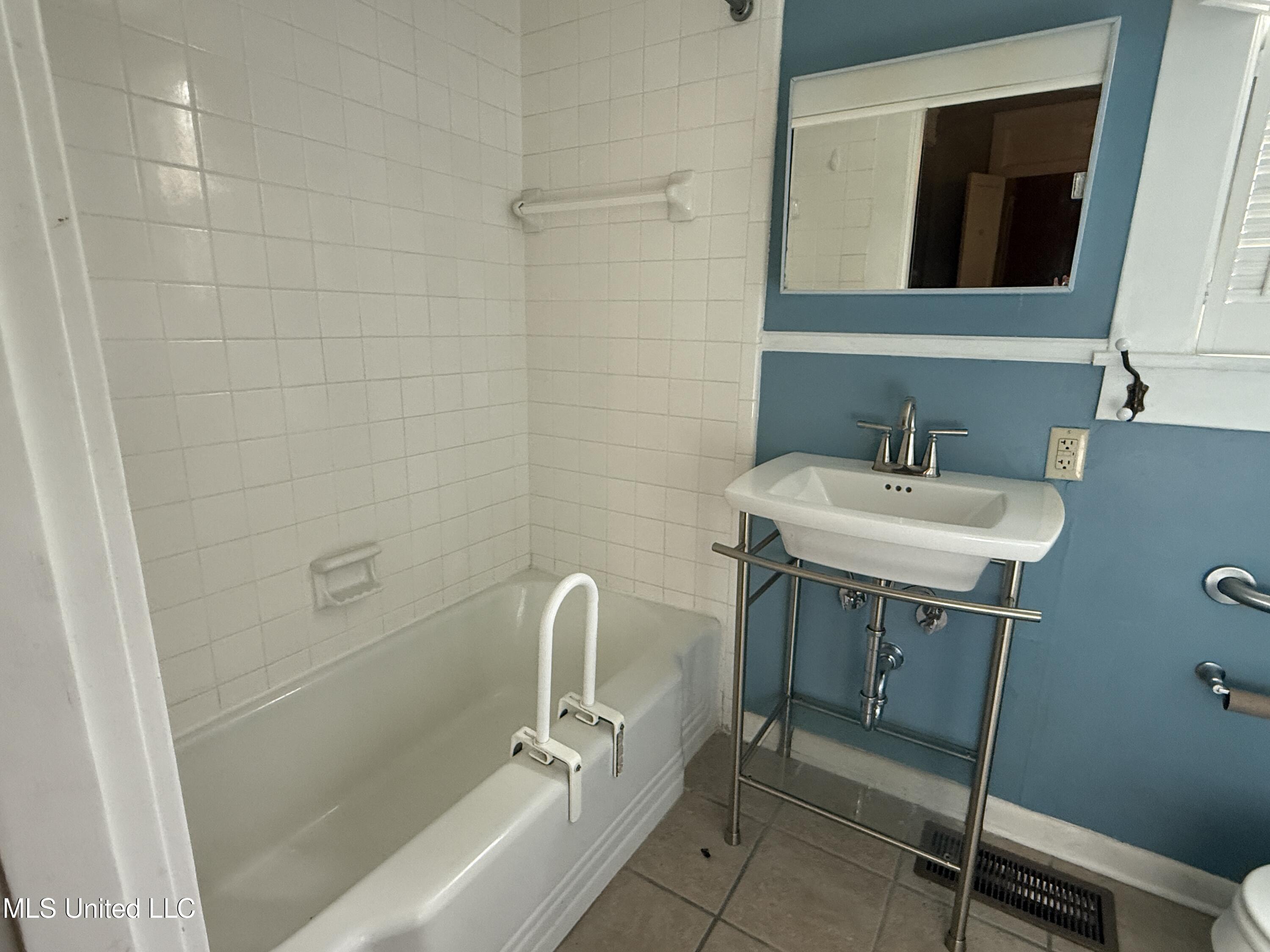 1303 River Road Greenwood, MS 38930 - Photo 14 of 36 IMG_0658