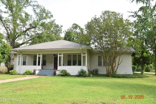 $175,000 | 1303 River Road, Greenwood, MS 38930