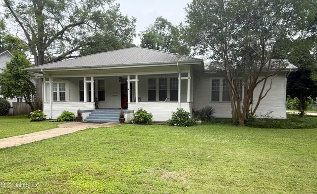 $175,000 | 1303 River Road, Greenwood, MS 38930