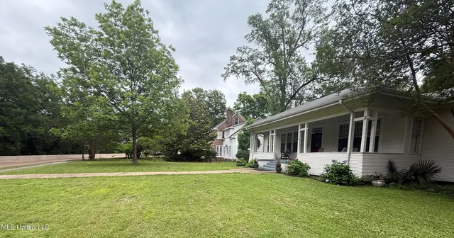 $175,000 | 1303 River Road, Greenwood, MS 38930