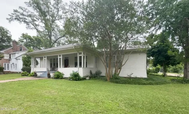 $175,000 | 1303 River Road, Greenwood, MS 38930