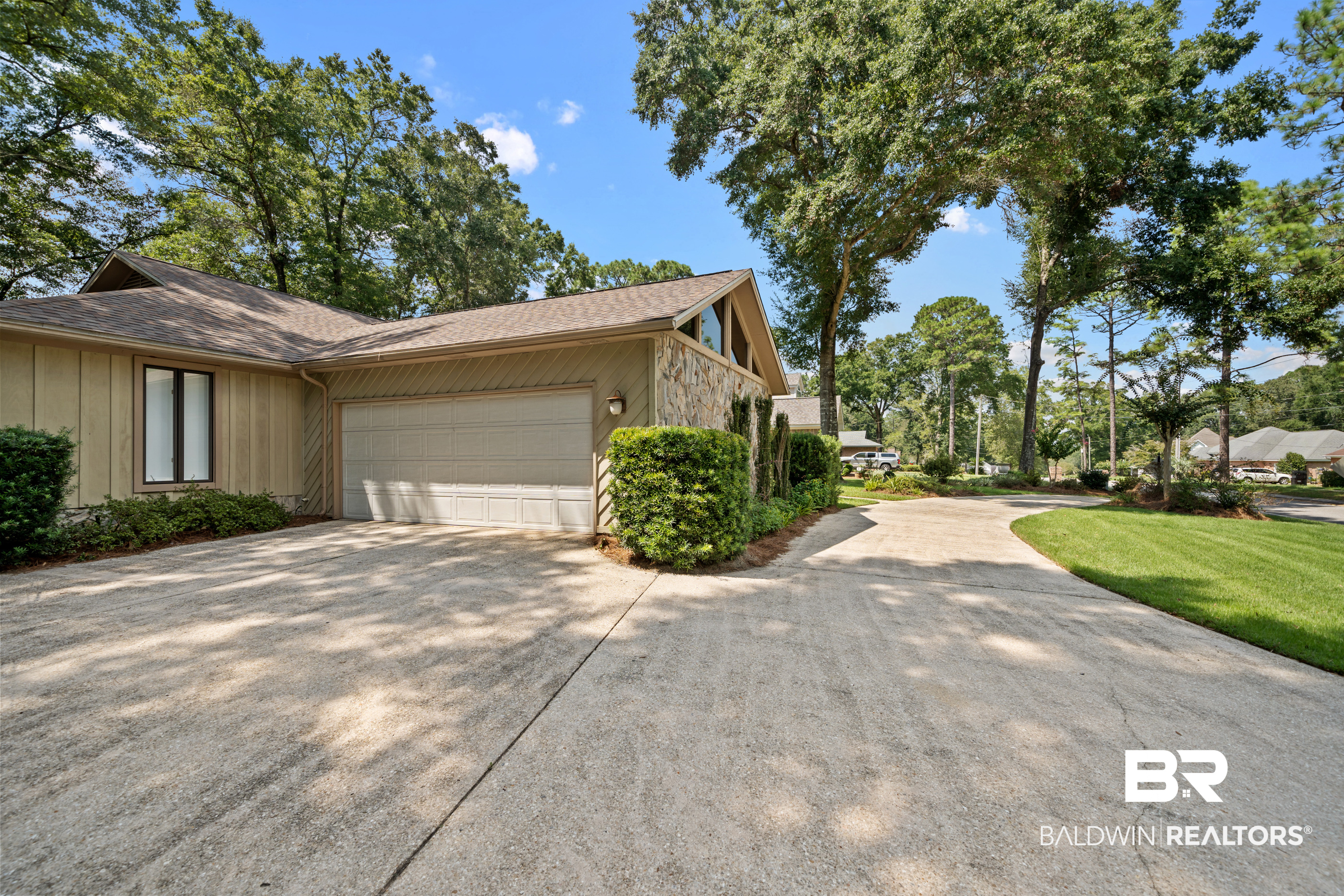 499 Ridgewood Drive Daphne, AL 36526 - Photo 4 of 43 Gallery Image 4