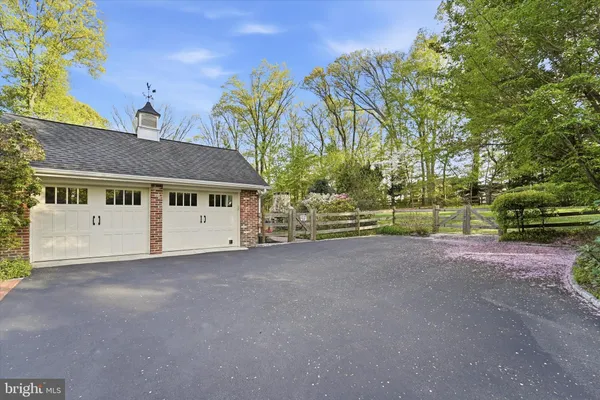 $860,000 | 1 Oak Tree Lane, Malvern, PA 19355