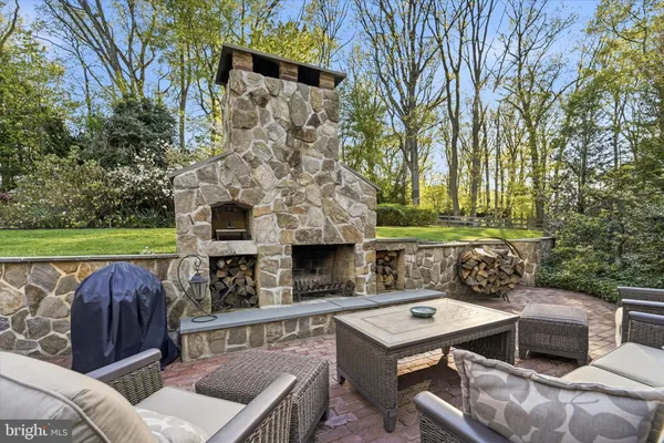$860,000 | 1 Oak Tree Lane, Malvern, PA 19355