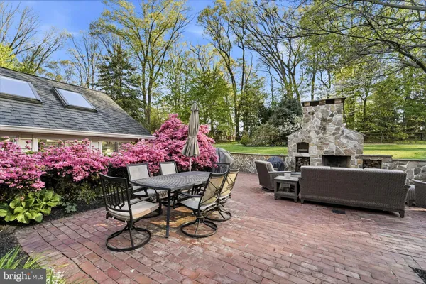 $860,000 | 1 Oak Tree Lane, Malvern, PA 19355