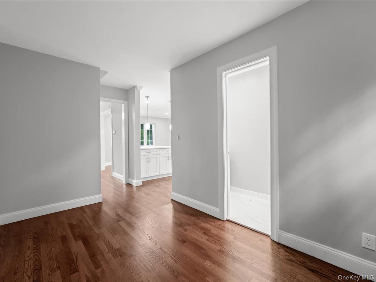 17 Pinewood Road Manhasset, NY 11030 - Photo 14 of 45