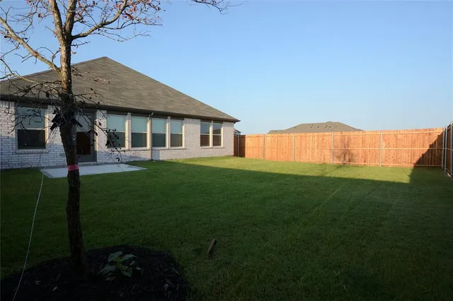 a view of a house with a backyard