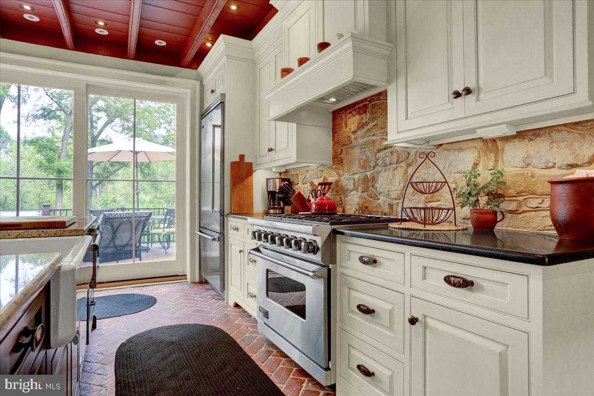 208 Spangsville Road Oley, PA 19547 - Photo 9 of 61 Gorgeous Chef's Kitchen