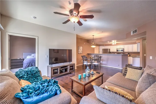 $319,500 | 8777 West Maule Avenue, Unit 1098, Las Vegas, NV 89148
