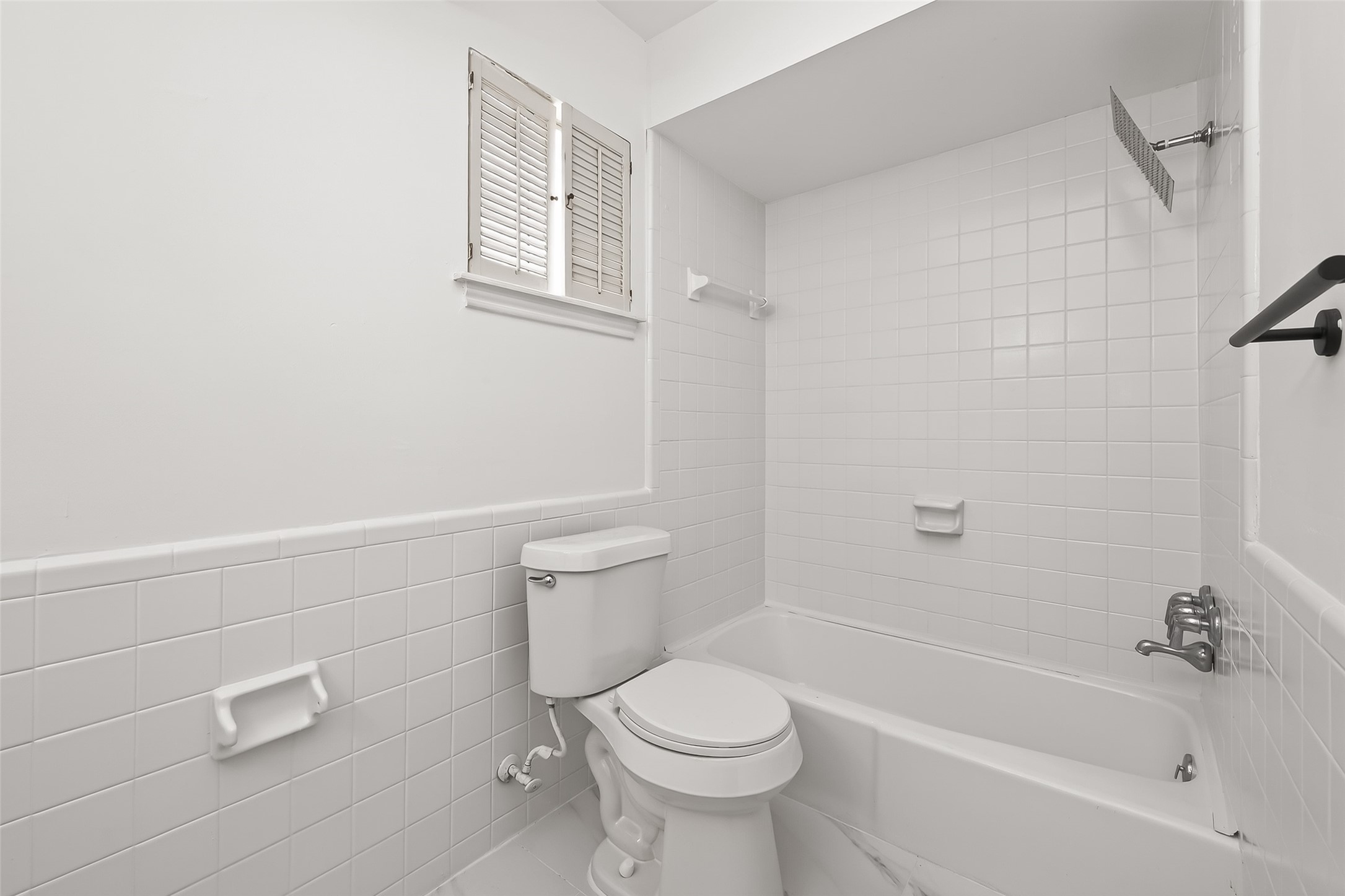 6211 Allentown Drive Spring, TX 77389 - Photo 27 of 39 Shower/Tub in bathroom upstairs.