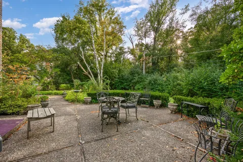 $950,000 | 1340 Woodhill Lane, Lake Forest, IL 60045