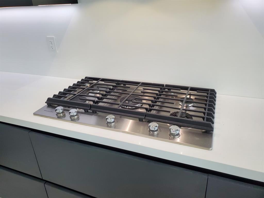 11000 Southwest 30th Court Fort Lauderdale, FL 33328 - Photo 21 of 44 a close view of stove