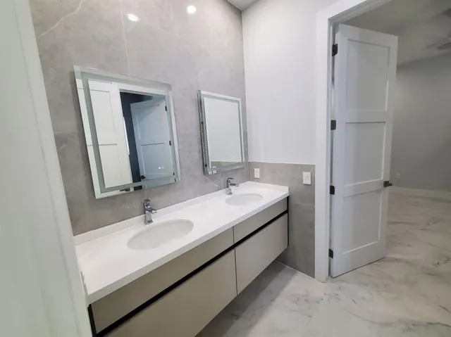 $2,590,000 | 11000 Southwest 30th Court, Fort Lauderdale, FL 33328