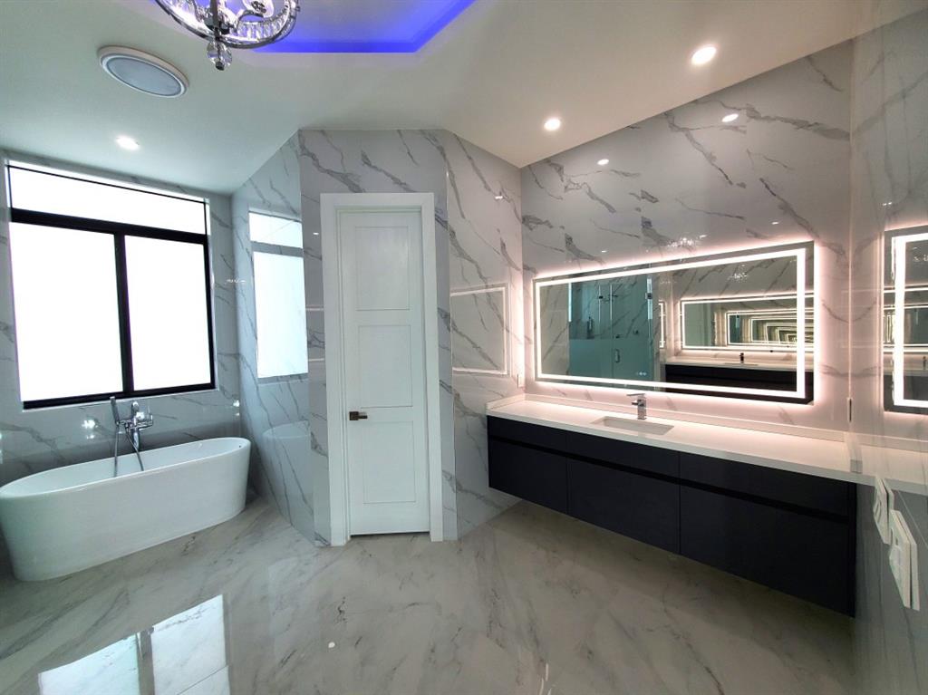 11000 Southwest 30th Court Fort Lauderdale, FL 33328 - Photo 6 of 44 a bathroom with a bathtub and a sink